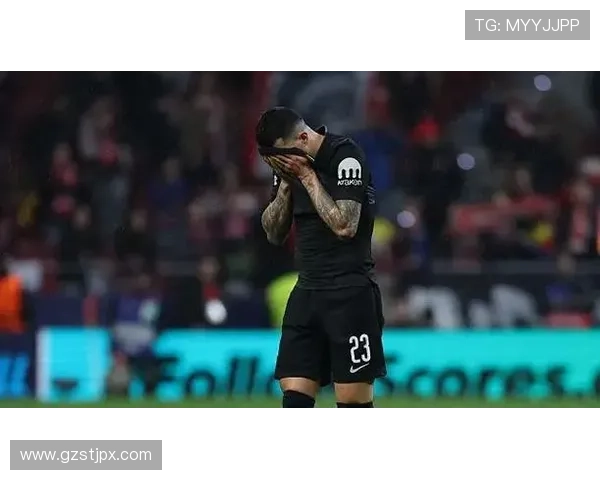 门将惊天失误送礼对手破门